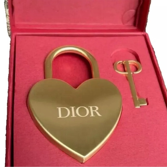 Dior Beauty Heart Limited Edition Gold tone Padlock Cadena & Key - New in Box - Picture 8 of 8